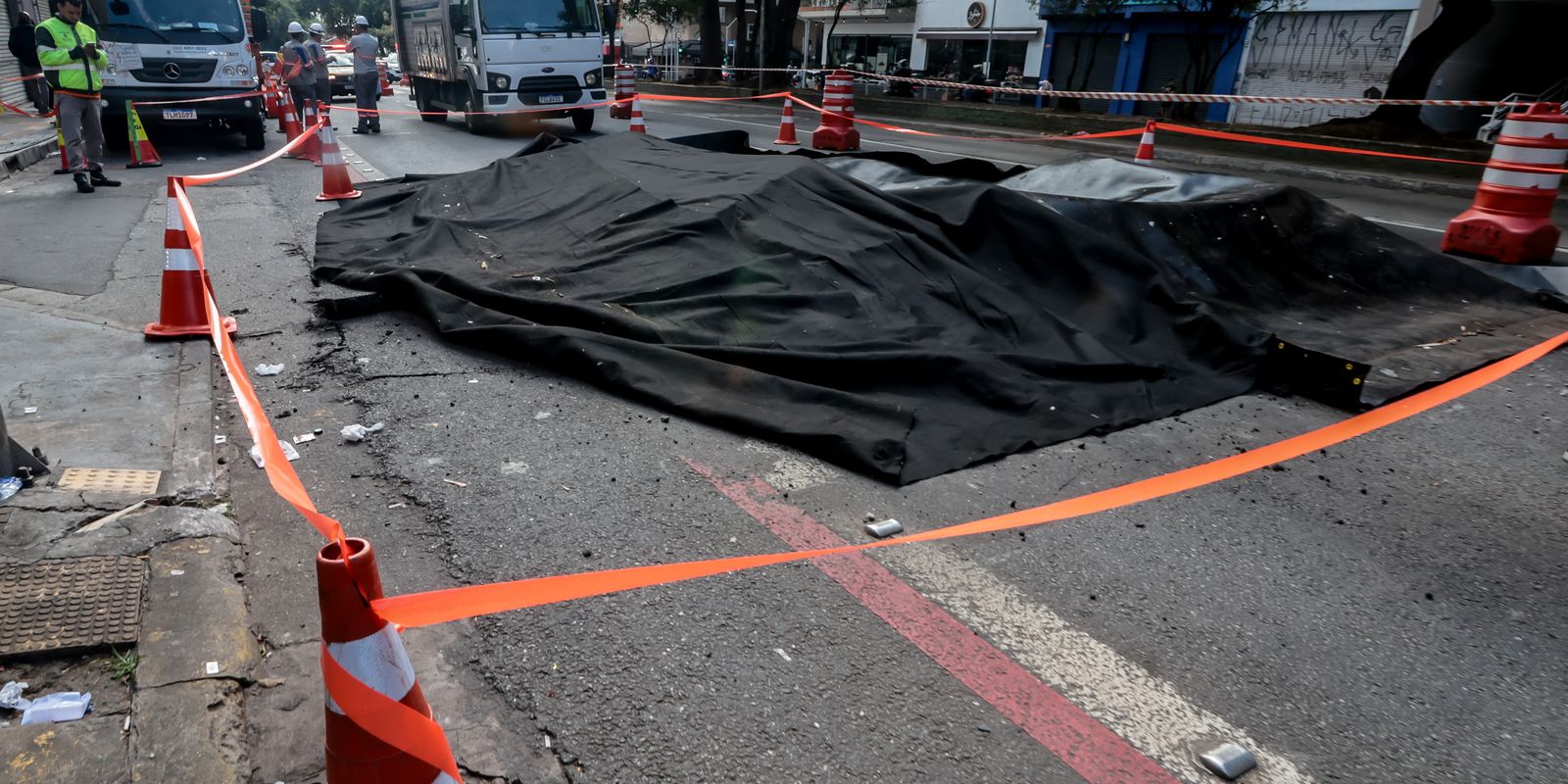 explosao-abre-grande-buraco-na-rua-da-consolacao-em-sao-paulo